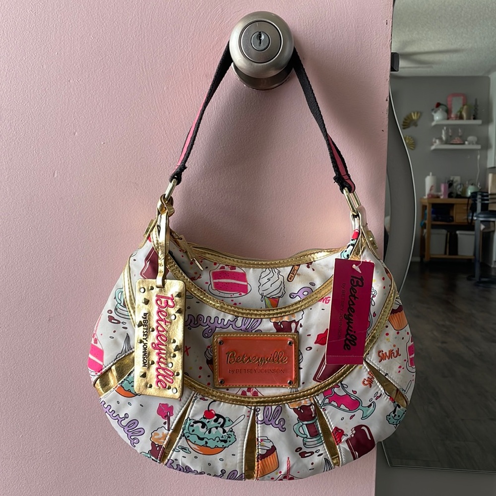 Y2K SM hobo sweet treats white Betsey Johnson Betseyville shoulder bag